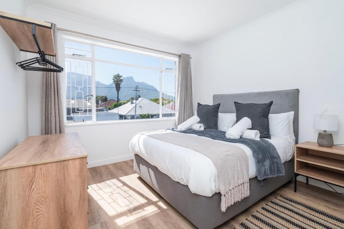 Claremont Vista Table Mountain Spectacle Apartment *